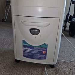 Royal paper shredder