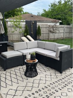 OUTDOOR SECTIONAL COUCH