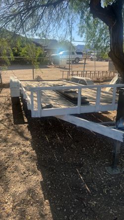 Car hauling trailer