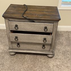 Queen Bed With Serta Foam Mattress & Nightstand 