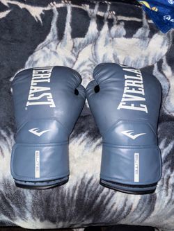 Boxing Gloves Everlast with built in support for wrists