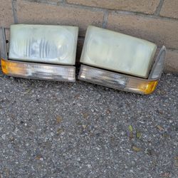 Headlight Assembly - Ford F-250 Pick Up