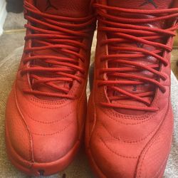 Jordan 12’s Size 9
