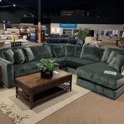 Remington Green Fabric Sectional Couch W Chaise Set 🌟 Steel Frame And Comfort Coil ⭐$39 Down Payment with Financing ⭐ 90 Days same as cash