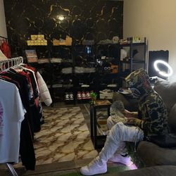 SHOW ROOM/ SHOP