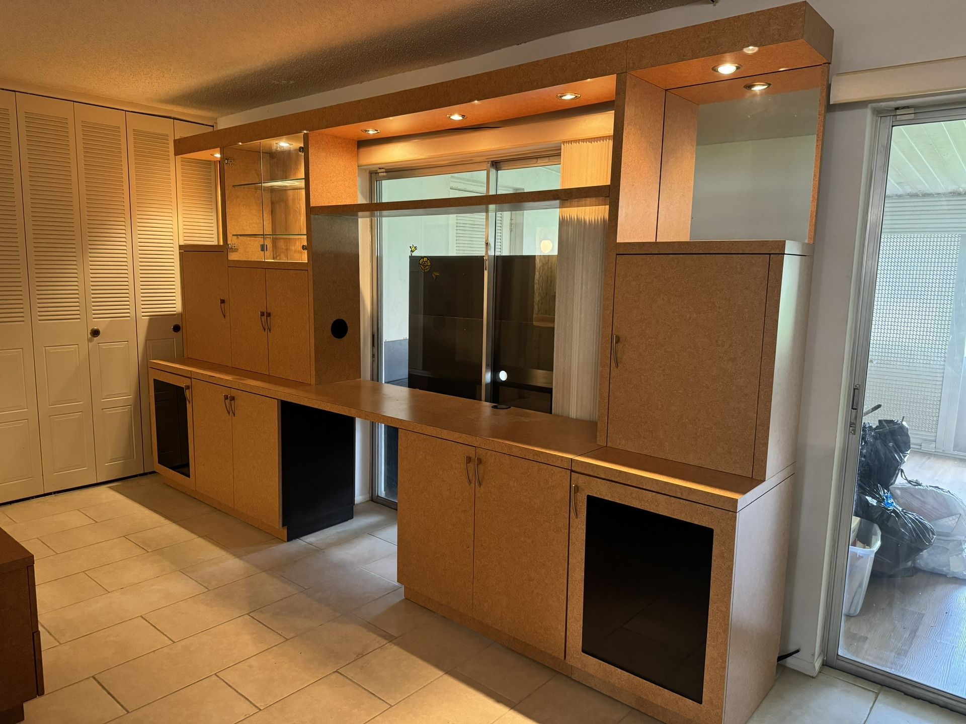 Huge wall unit - Free
