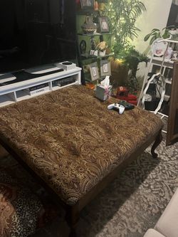 Very beautiful and very large 43”x43” just professionally cleaned ottoman