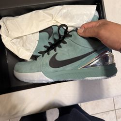 Kobe IV Protro Size 10