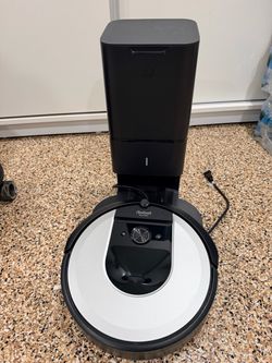 iRobot Roomba Robot Vacuum with Auto-Empty Base