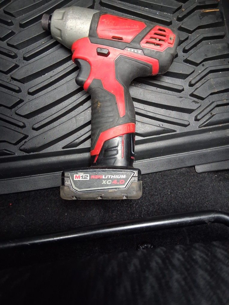 Milwaukee 1/4 Inch Impact Driver And Battery