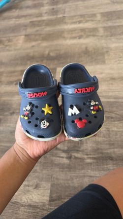 Kids Mickey Mouse Crocs Clogs size 7