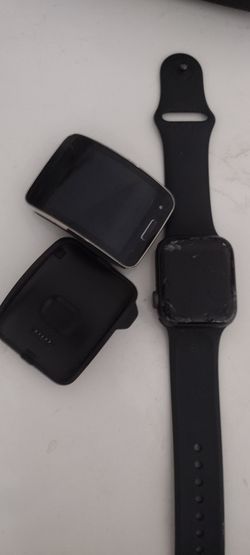 Samsung Smart Watch And Apple Watch