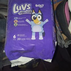 8 PACKS OF LUVS SIZES 4 TO 7 PACK COUNT 18 TO 28