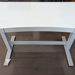 Adjustable desk