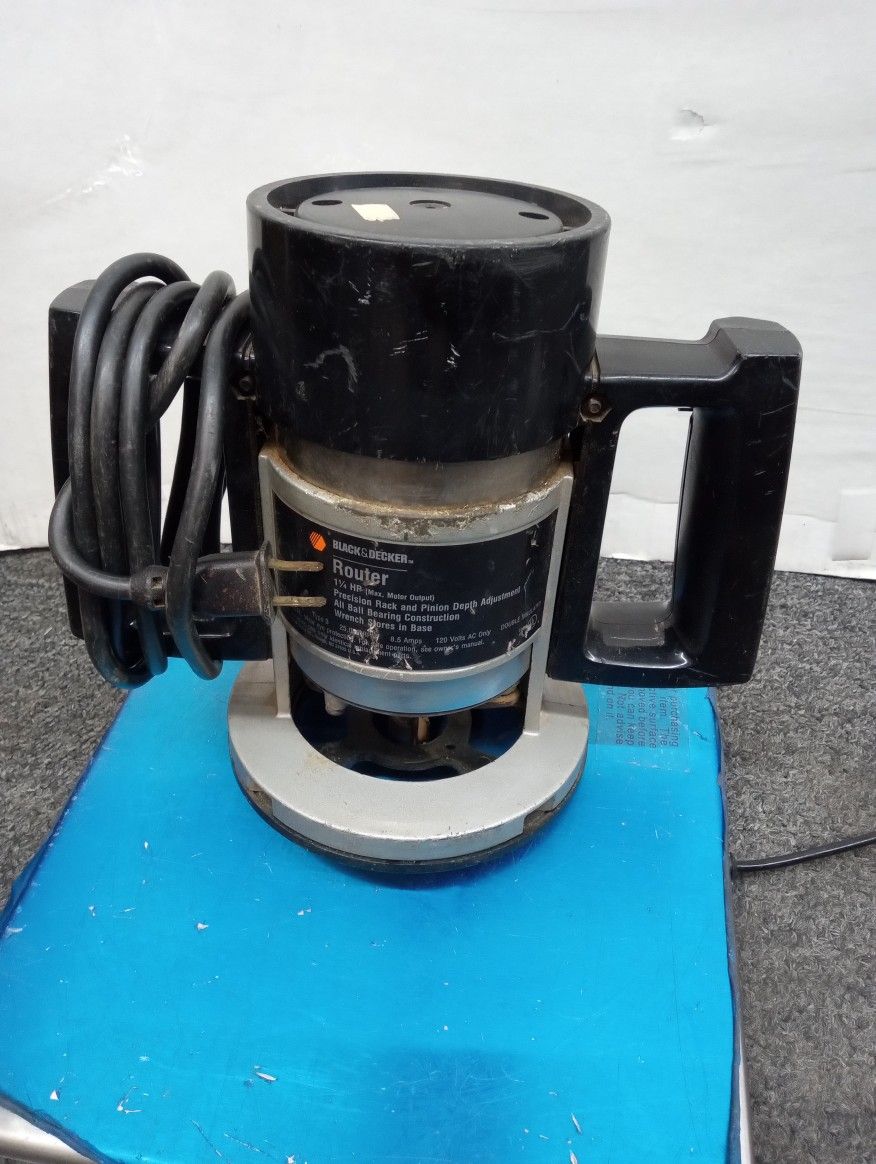 Black & Decker router 1 1/4 HP