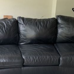 Real Leather Coush In Excellent Condition For Sale 