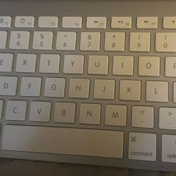2 Apple Magic Keyboards  
