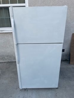 Delivery Available / Kenmore Medium size fridge