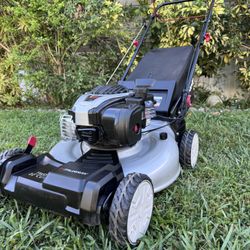 LIKE NEW   SELF PROPELLED 22 INCH WITHD CUT MURRAY LAWNMOWER . PERFECTLY  WORKING CONDITION POWERED BY SUPER AMERICAN ENGINE BRIGGS AND STRATTON 140cc