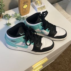 Jordan 1 Tropical Twist Size 6 Kids