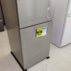 WHIRLPOOL APARTMENT SIZE TOP MOUNT REFRIGERATOR 18 CB FT OPEN BOX ITEM