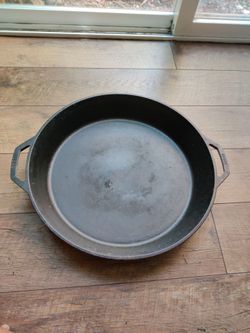 Lodge Cast Iron Seasoned 17" Dual Handle Pan