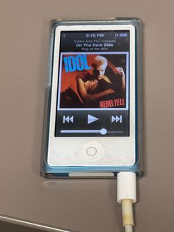 Apple iPod Nano 7th Generation with Clear Case in Great Condition (Very Clean LIKE NEW)