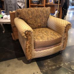 Gorgeous Comfy Chair w/Changeable Cushions (#395)