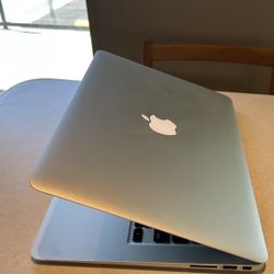 Apple MacBook Air 13” I5/8GB/256GB SSD $180