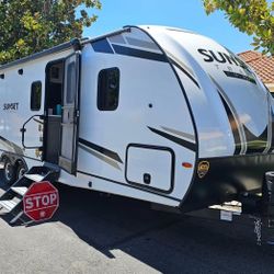 2022 Crossroads Sunset Trail Super Lite Trailer SS242BH Dual Axle Used 4 Times 