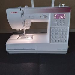 Brand New JANOME Sewist 740DC Computerized Sewing Machine 