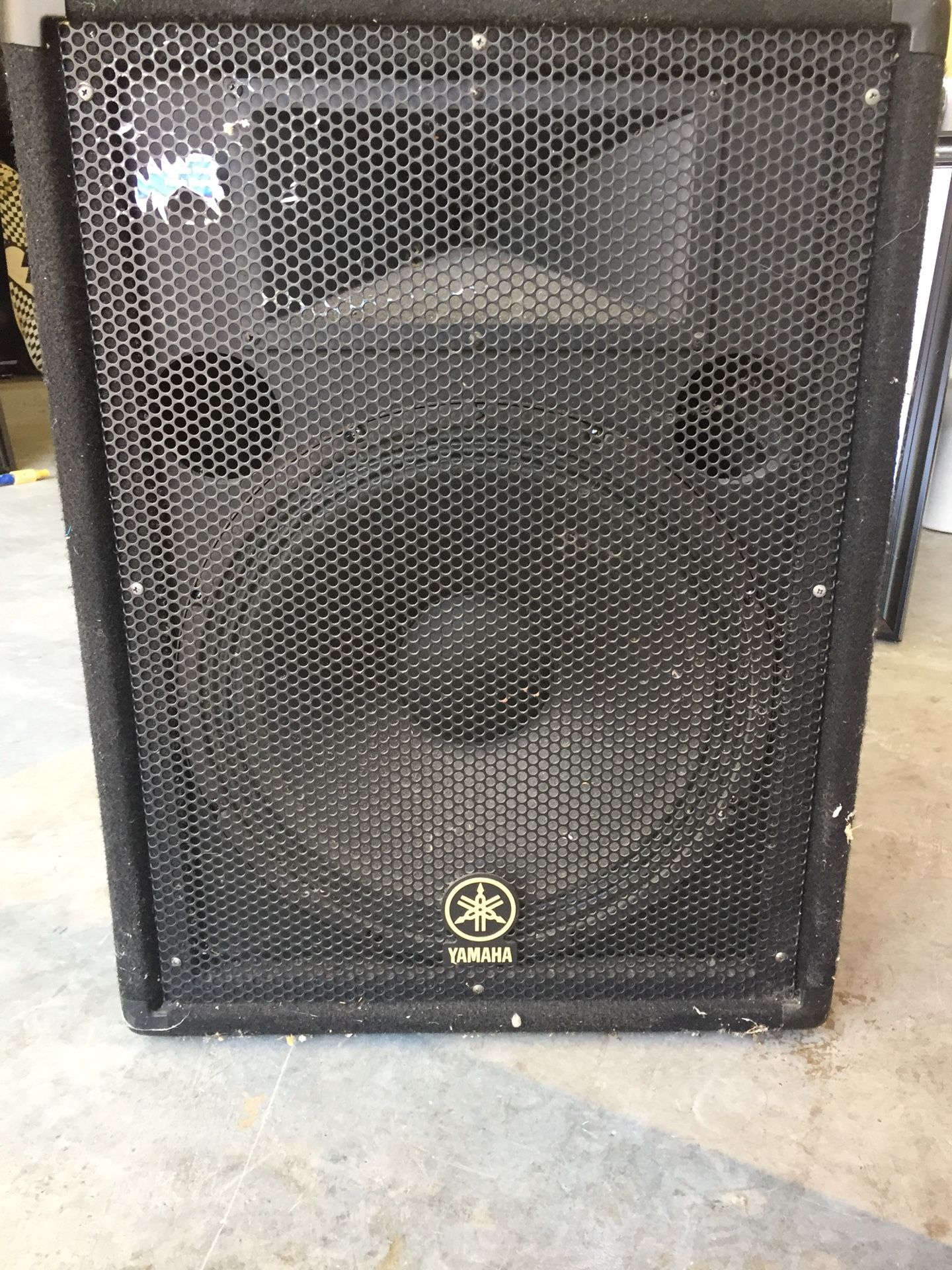 Yamaha BR15 15” 2-way speaker cabinet