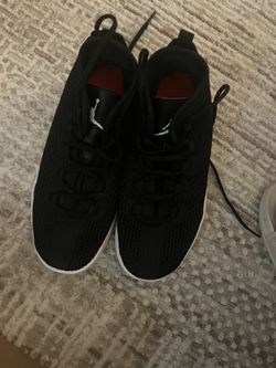 Jordan Reveal Black And White Kids Size 7Y $50 Excellent condition/like New