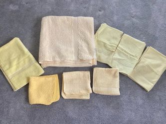 8 NEW & PREOWNED Yellow Tone Bath Towels, Hand Towels Wash Cloths Cannon, Sonoma etc.