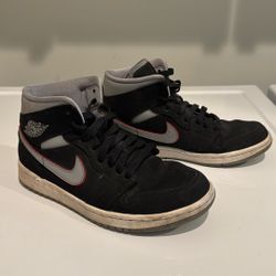 Nike Air Jordan Black Particle Grey Gym Red  Men’s Size 7, Women’s 8.5