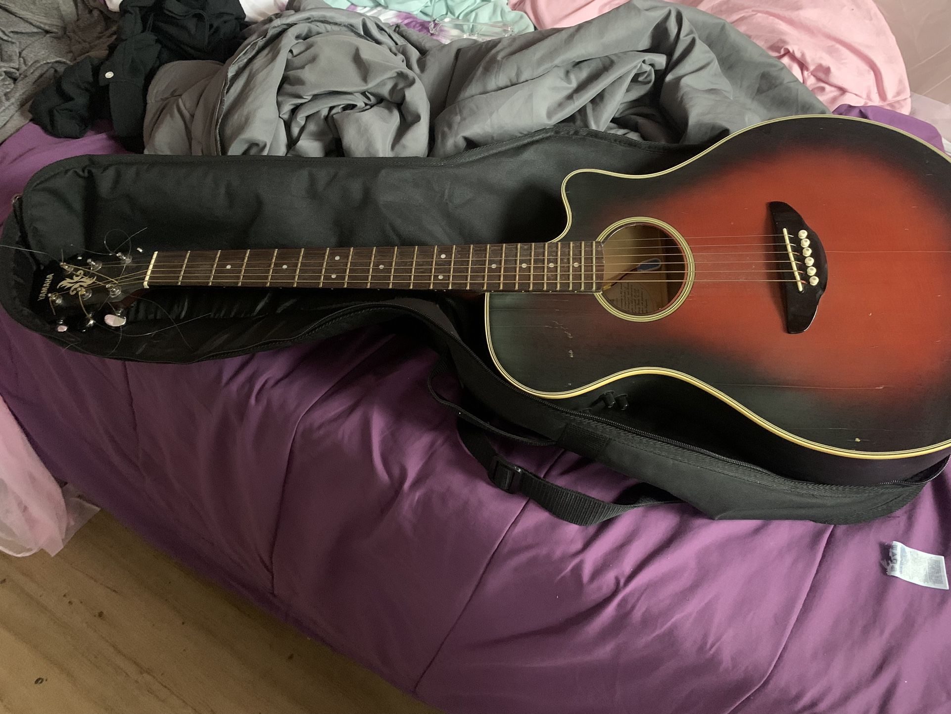 Decent Guitar + Black Sturdy Case (YAMAHA)