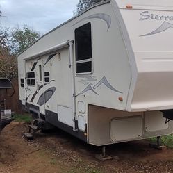 32' Sierra Toyhauler 
