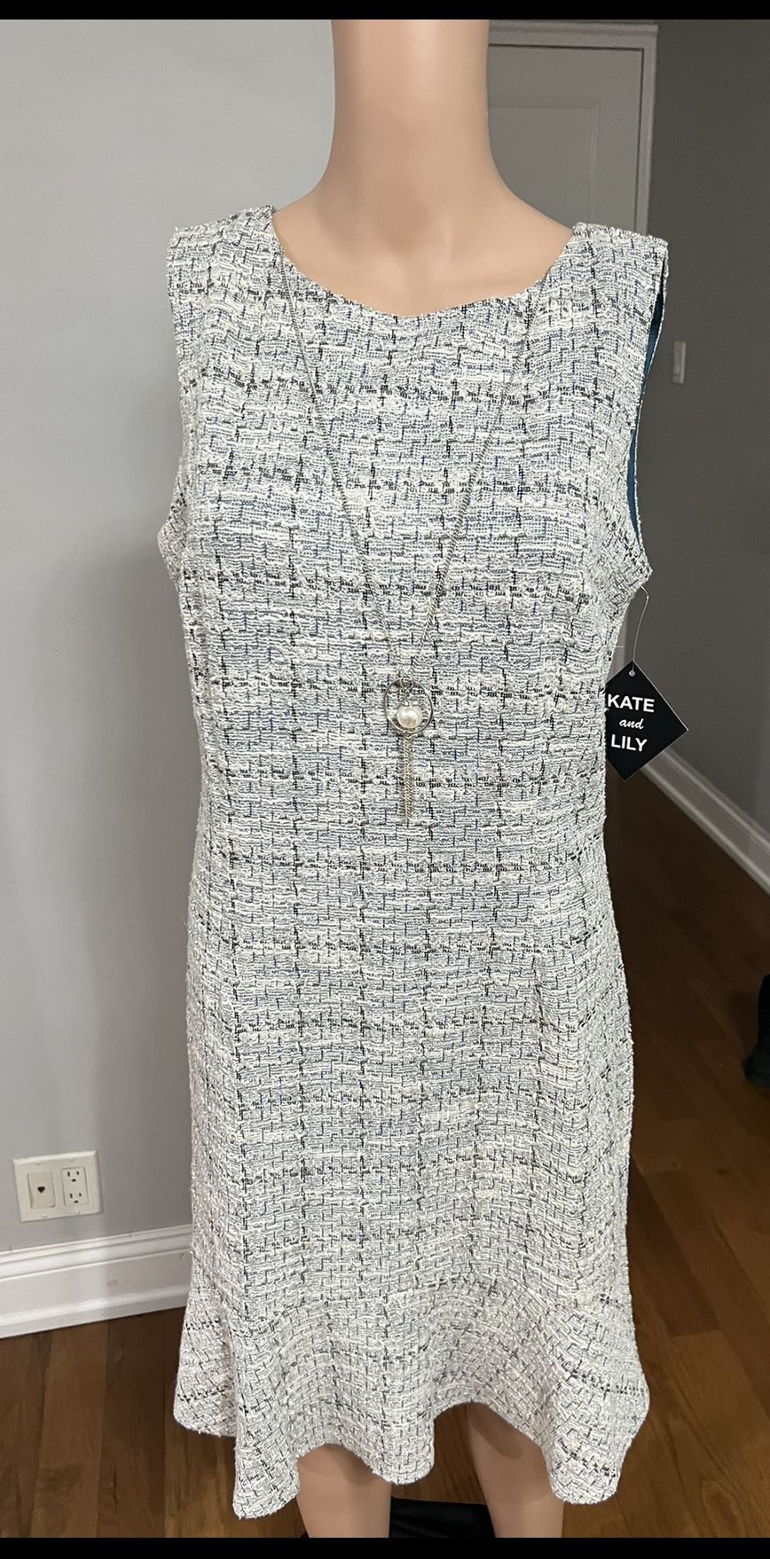 Women Fashionable Sundress .size 10 . Pick Up Only Cash.