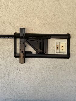 Sanus Simplicity Full-Motion TV Wall Mount
