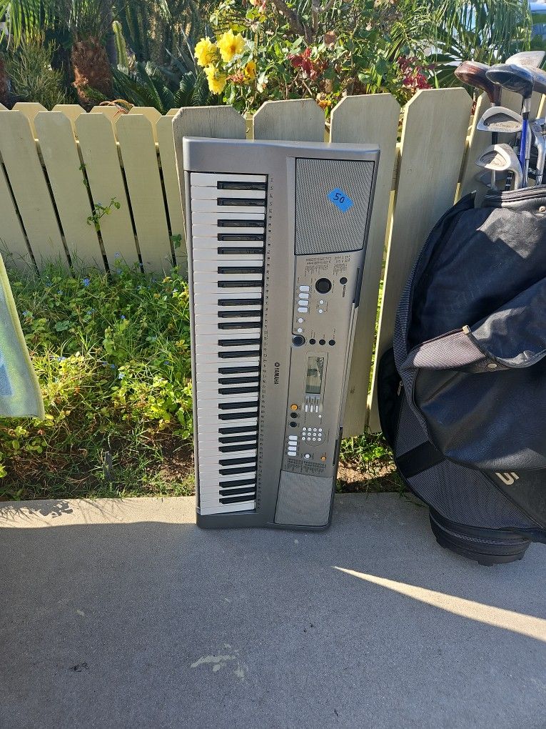 Yamaha 61 key portatone