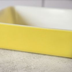 Pyrex Primary Yellow Fridgie 