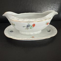 Edelstein Bavaria Porcelain "Frauenlob" Pattern 2 Pour Gravy Boat & attached Plate 1920's
