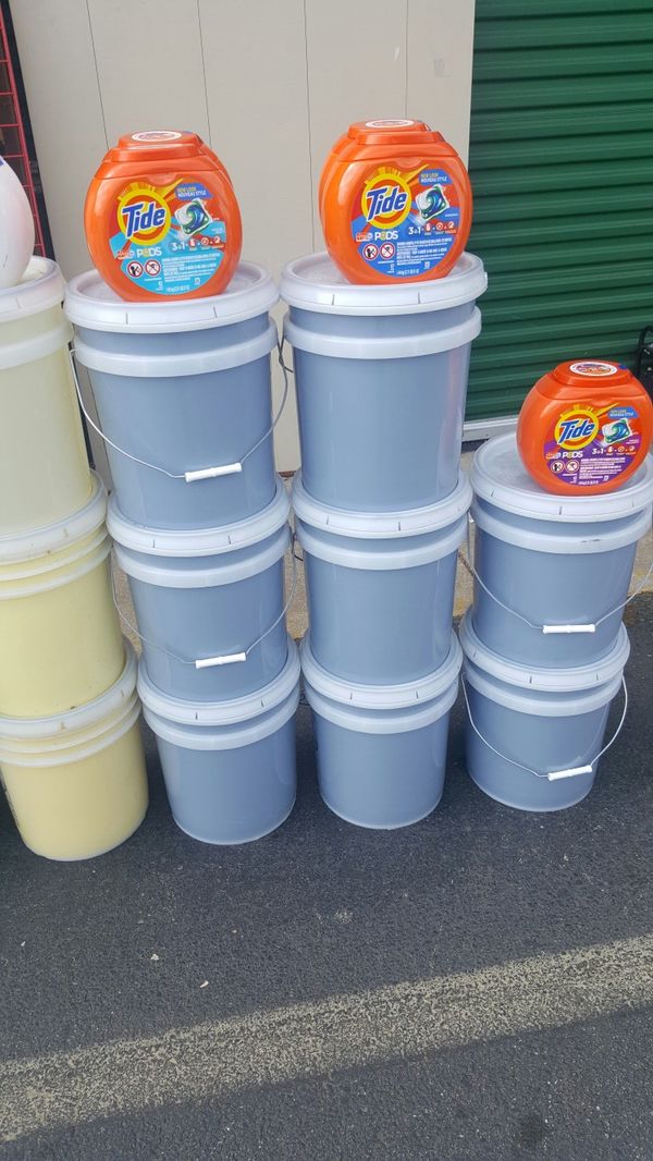 5 gallon buckets laundry detergent & fabric softener for Sale in St