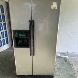 AMAZING WHIRLPOOL REFRIGERATOR 