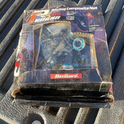 Racing lug nuts
