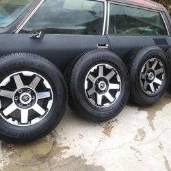 2018 Toyota 4Runner TRD stock wheels & tires