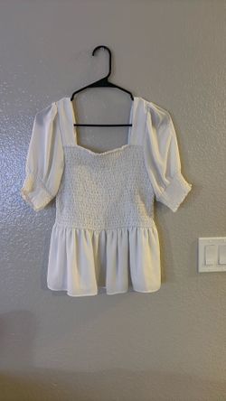 Women’s white top