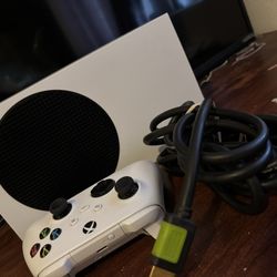 Xbox One Series S w/control and High-speed HDMI cable