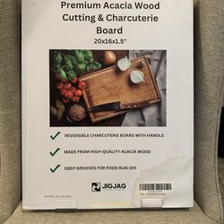 Large Arcadia wood cutting board with juice grooves