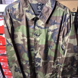 Nike sb camo button up size large lightly used
